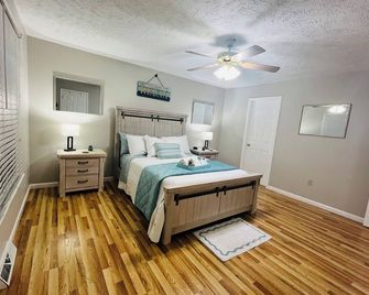 Cozy 3 Bed 2 Bath 2 cot minute from Va Creeper Trail Bristol Speedway Hard Rock - Абінгдон - Спальня