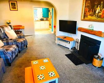 Tom's Place - Kirkcudbright - Huiskamer