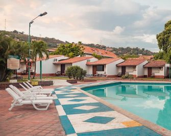 Hotel Faranda Bolivar Cucuta, a member of Radisson Individuals - Cúcuta - Zwembad