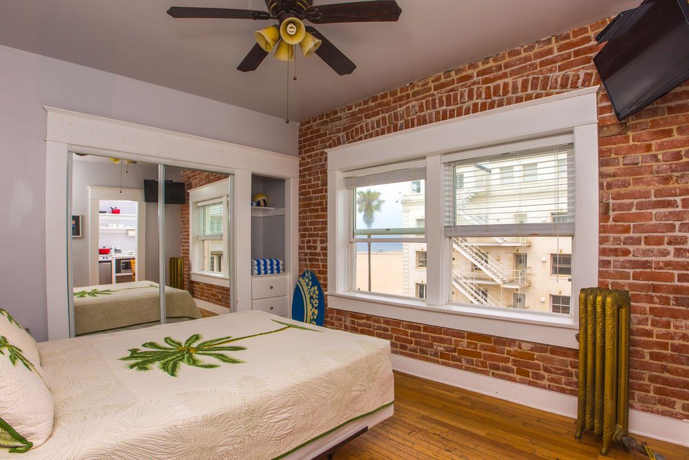 Venice Beach Suites & Hotel