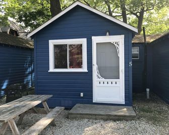 Dock Life Cottage 5 - Riverside, 1 Bedroom, Wasaga - Wasaga Beach - Patio