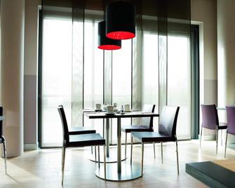 Intercityhotel Mannheim - Mannheim - Dining room