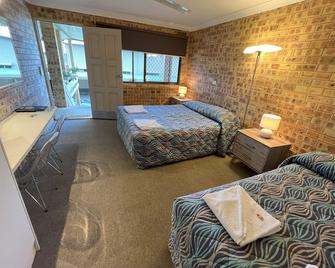 Golden Beach Motor Inn - קלונדרה - חדר שינה
