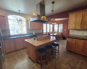 The Garrett House. - McCook - Kitchen