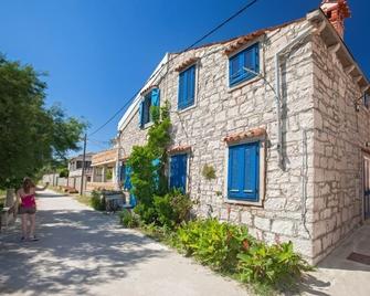 Apartment in Susak with air conditioning, W-LAN (3865-1) - Susak - Edificio