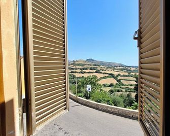 15 minutes from the coast of the Gulf of Asinara, an environment of complete relaxation - Osilo - Balcón