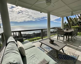 Four Bedroom Oceanfront Condo with Amazing Sunsets! - Kailua-Kona - Balcony