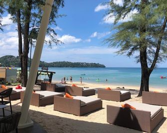 Amora Beach Resort Phuket - Choeng Thale - Playa