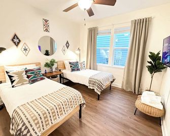 The Prairie Suite Newly Built Upscale Ce - Gainesville - Bedroom