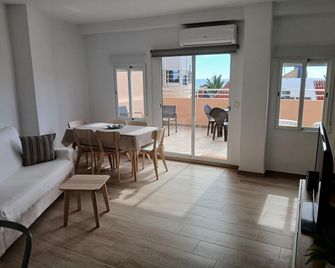 Apartamentos Chorrol - Benidorm - Dining room