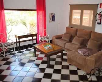 Casa Pilar, Aurora y Tarabilla en Finca Ecológica - Антігуа - Вітальня