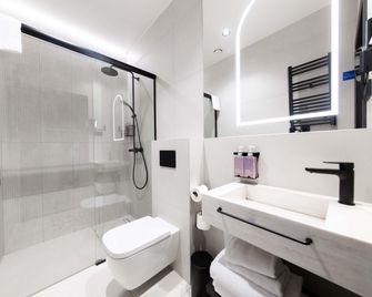 Tribe Riga City Centre Hotel - Renovated 2026 - Riga - Bedroom