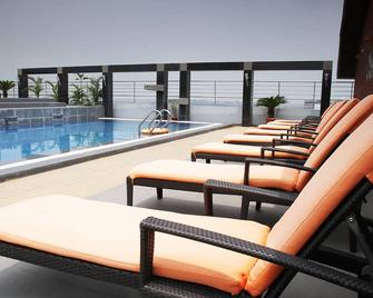Dhaka Regency Hotel & Resort - Dacca - Piscina