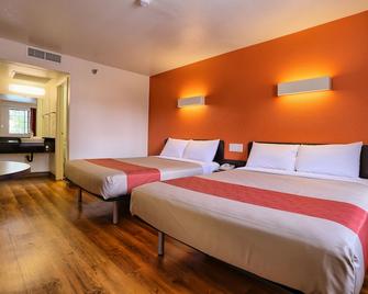 Super 8 By Wyndham - Petaluma - Ložnice