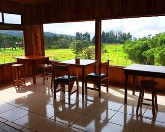 Hostel La Suerte - Monteverde - Essbereich