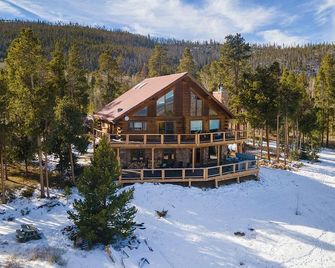 Rustic Luxury-Cozy Cabin-Amazing Views!! - Winter Park - Building