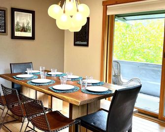 Summertime!!! Beautifully Updated Condo In White Mountains, Overlooking Loon! - Lincoln - Essbereich