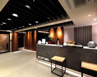 Hotel Platanus Shin Yokohama - Yokohama - Front desk