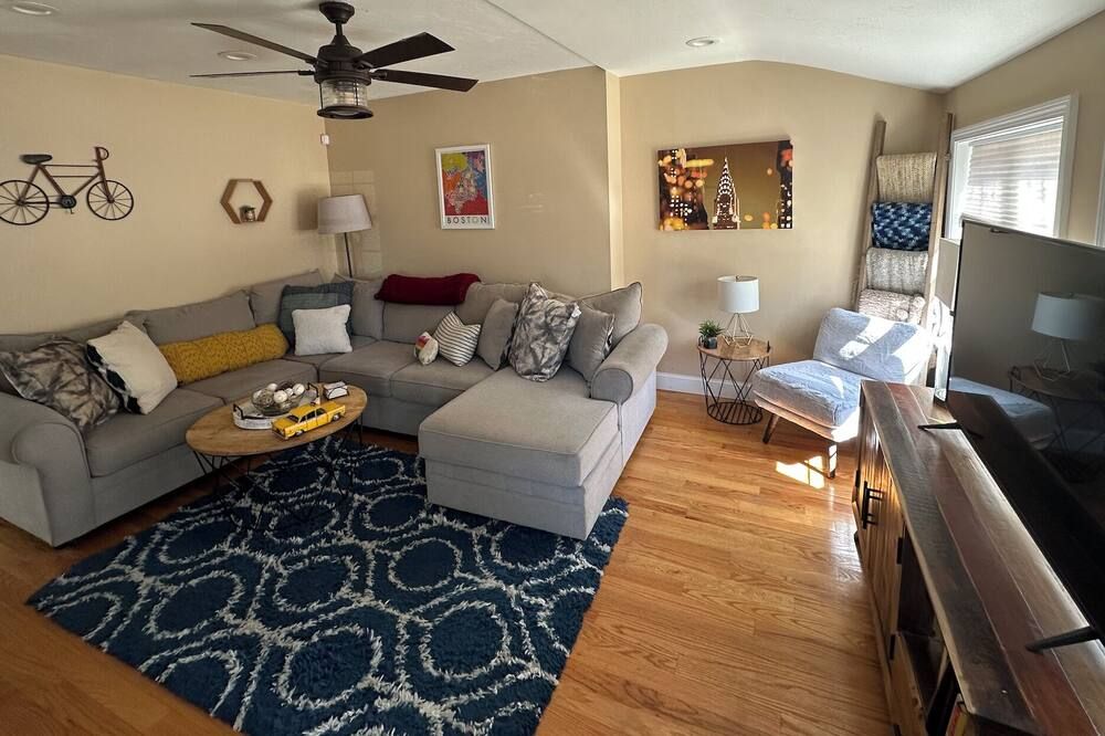 Charming 2-Bedroom, 2.5-Bath Home in Holbrook, MA – Perfect for a Cozy Getaway!