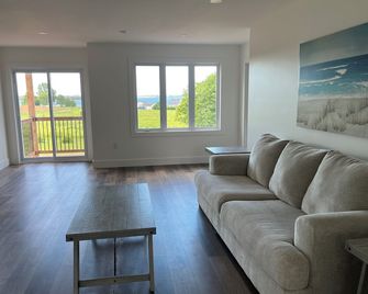 New Executive 4 bedroom home. Water views, minutes from Charlottetown. - Cornwall - Living room