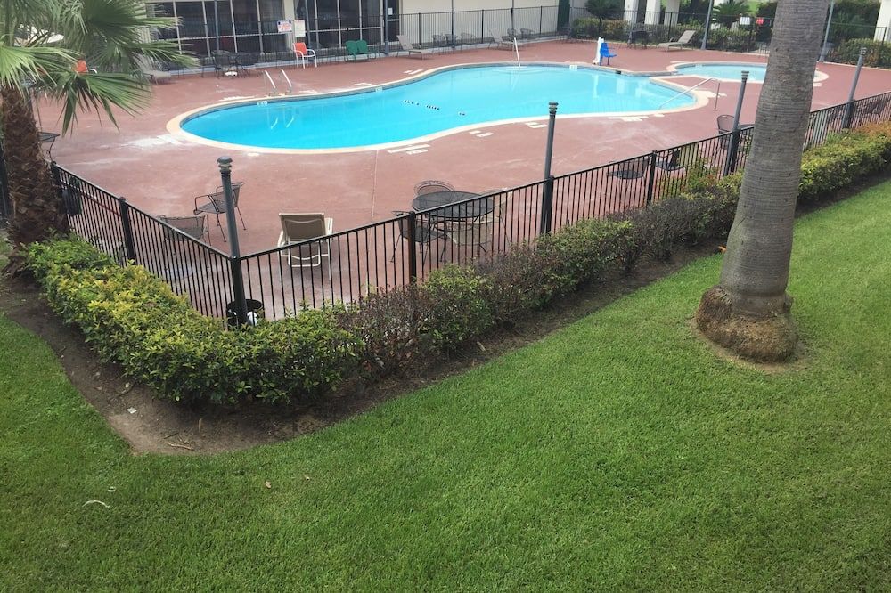 Motel 6 Houston Tx East - יוסטון - בריכה
