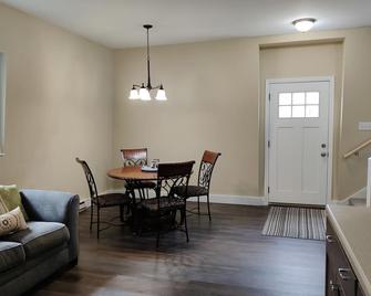 Three-story Canadian Lighthouse - Fryeburg - Dining room