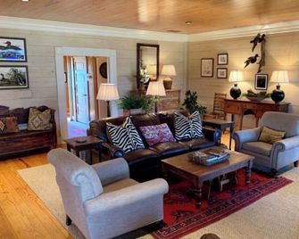 Gorgeous House Perfect for Masters Retreat - Thomson - Obývací pokoj