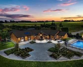 Kakariki Retreat - Marton - Edificio