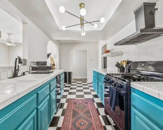 The Maude House - Twentynine Palms - Kitchen