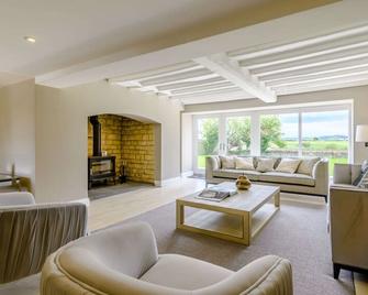 Superb, expansive 5 bedroom former farm house in Broadway - The Farmhouse - Broadway - Living room