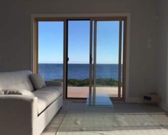 Tiny Perfect Cottage On Pei's North Shore - St. Peters Bay - Sala de estar
