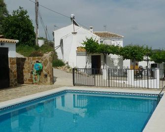 Comfortable and Spacious Traditional Farmhouse With Spectacular View and award. - Iznájar - Piscina
