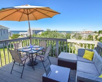 12218 - Beautiful Views of Cape Cod Bay Access to Private Beach Easy Access to P-Town - North Truro - Balcón