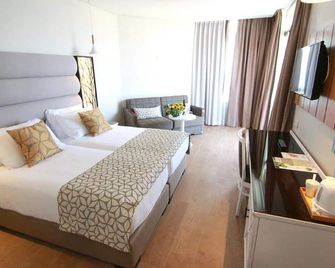 Lavi Kibbutz Hotel - Tiberias - Phòng ngủ