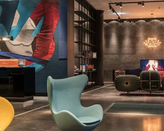 Motel One Berlin-Alexanderplatz - Βερολίνο - Σαλόνι