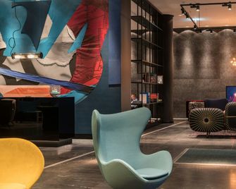 Motel One Berlin-Alexanderplatz - Berlin - Lounge
