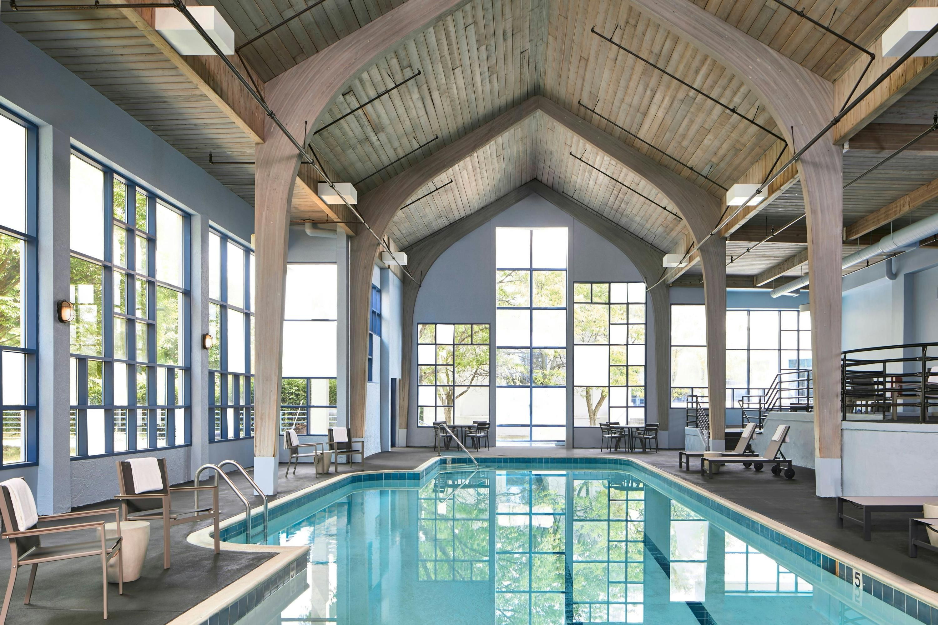 Delta Hotels by Marriott Toledo - Toledo - Bazén