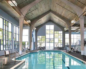 Delta Hotels by Marriott Toledo - Toledo - Bazén