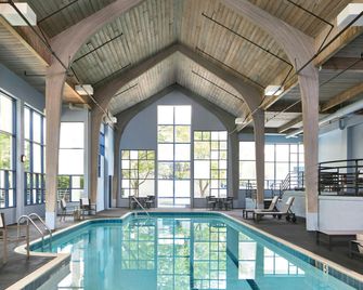 Delta Hotels by Marriott Toledo - Toledo - Bazén