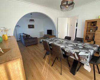 Maison et Grand Jardin Proche de la mer Commerce à Proximité - Trégunc - Comedor