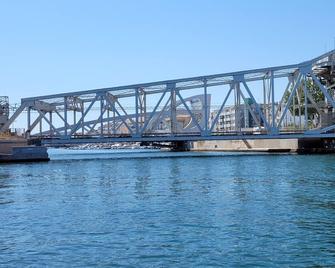 T2 Quiet neighborhood 2 minutes from the center, shops and museums. - Sète - Pool