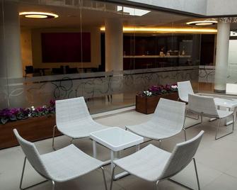 Hotel Estilo Mb - Вілья-Карлос-Пас - Ресторан