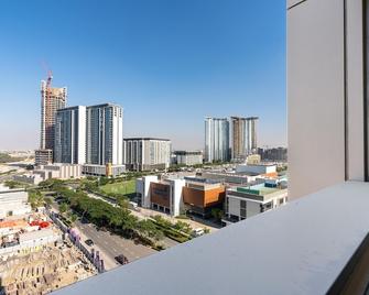 White Sage - Elegant Apartment With Unobstructed City Views - Dubái - Balcón
