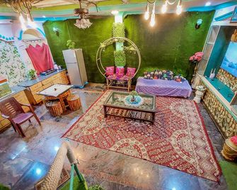 'A1K Homestay: Your Cozy Haven in Mysore's Shopping Hub' - Mysore - Patio