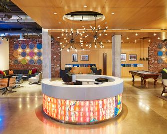 Aloft Louisville Downtown - לואיסוויל - דלפק קבלה