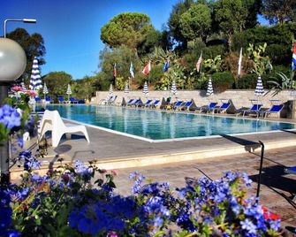 Hotel Villa Giulia - Porto Azzurro - Piscina