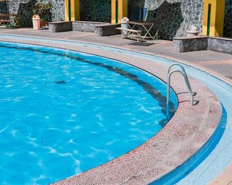 Kapal Garden Hotel By Umm - Маланг