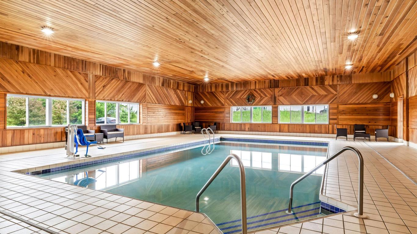 Super 8 by Wyndham Osseo WI