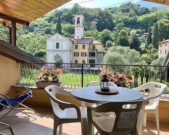 The Lady of the Lake - Penthouse with Large Terrace and Lake View - Griante - Balkon