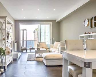 Sunlight Properties - Parisian Bleu - Calm with Sea View - Nice - Living room